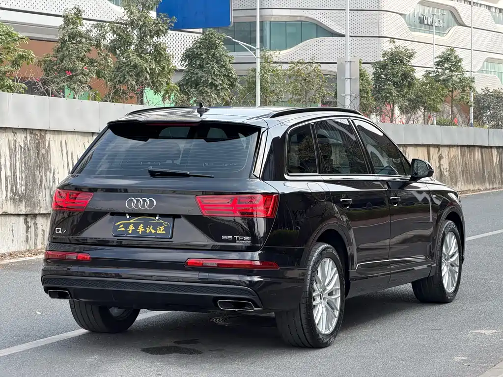 Audi Q7 2018 — фото 8