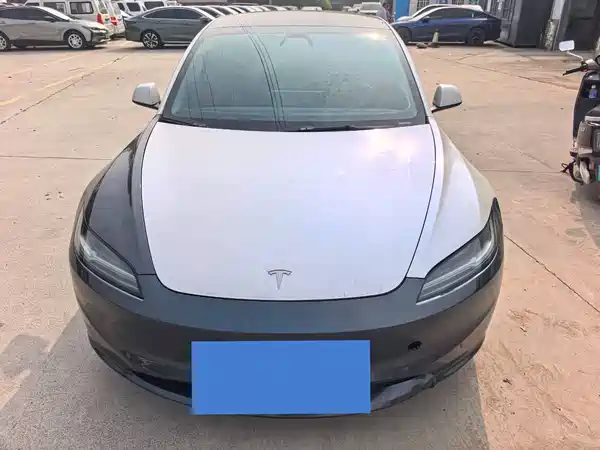Tesla Model 3 2025