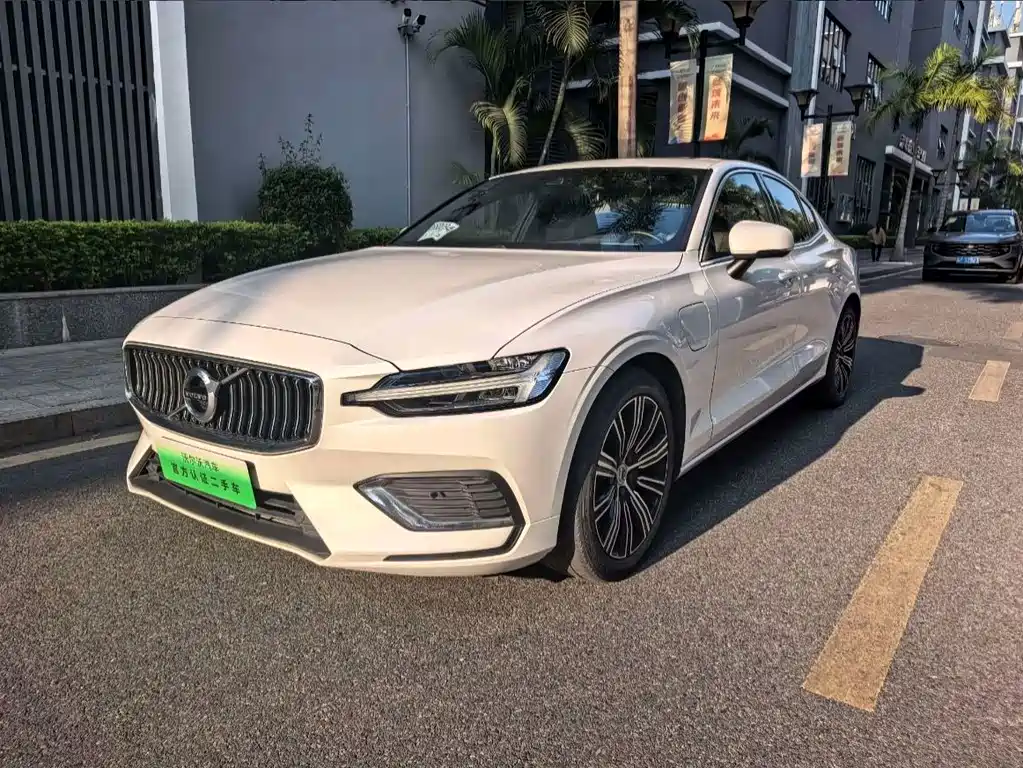 Volvo S60 Plug-In Hybrid 2021