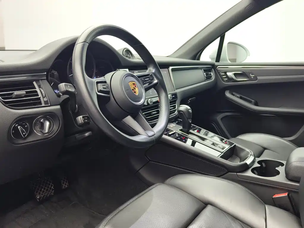Porsche Macan 2023 — фото 13