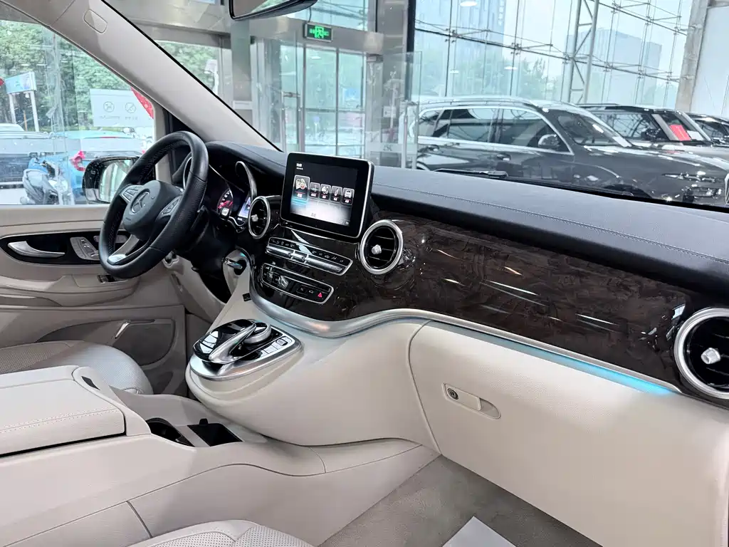 Mercedes-Benz V-Class 2016 — фото 15