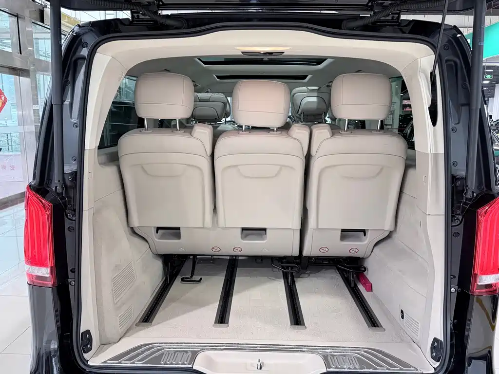 Mercedes-Benz V-Class 2016 — фото 18