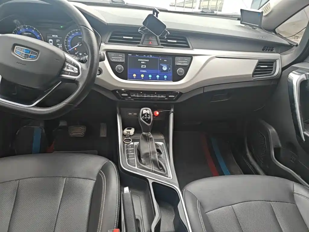 Geely Vision X3 2020 — фото 13
