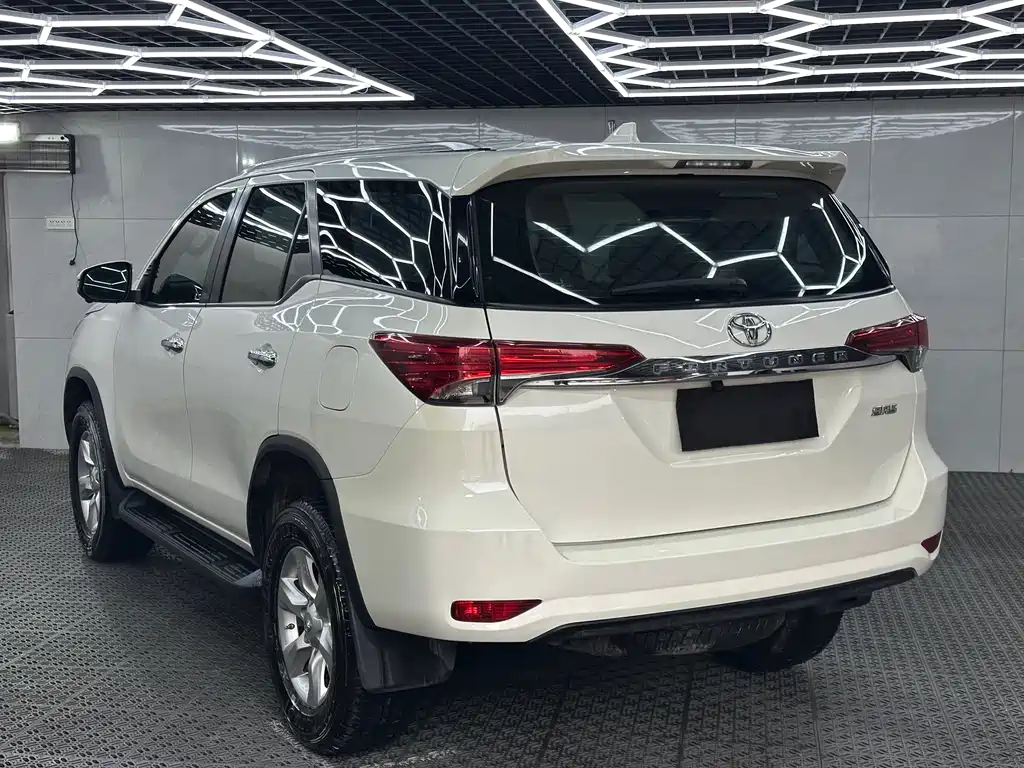 Toyota Fortuner 2019 — фото 9