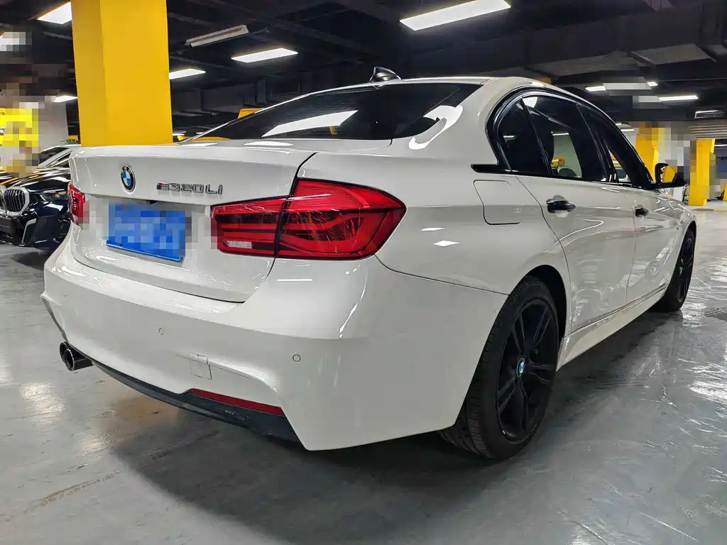 BMW 3 Series 2018 — фото 9