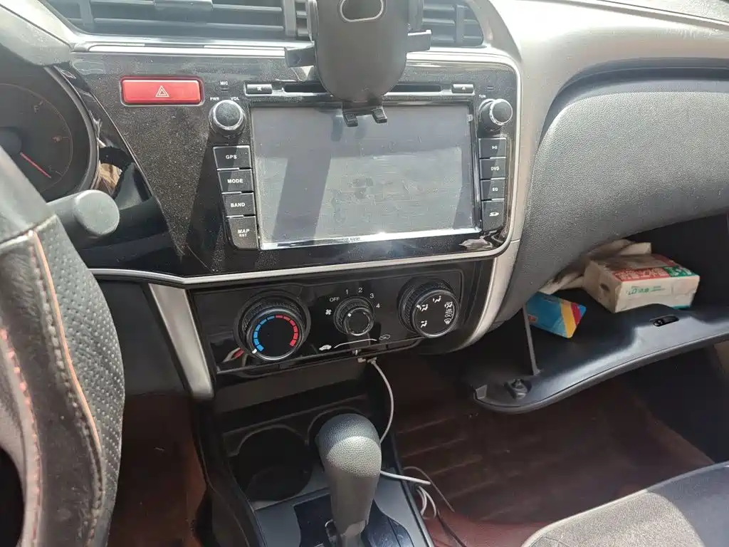 Honda City 2015 — фото 10