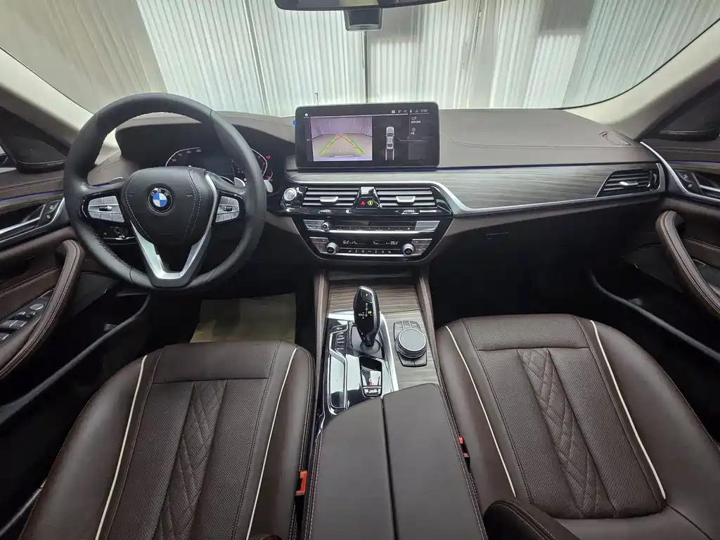 BMW 5 Series 2022 — фото 11
