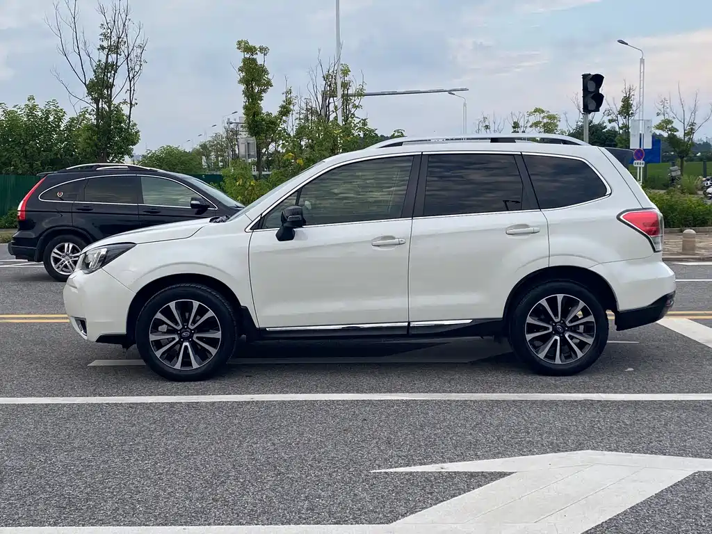 Subaru Forester 2018 — фото 11