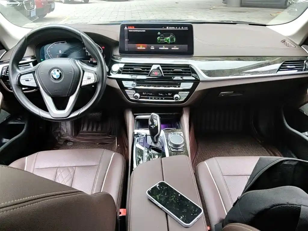BMW 5 Series 2021 — фото 16