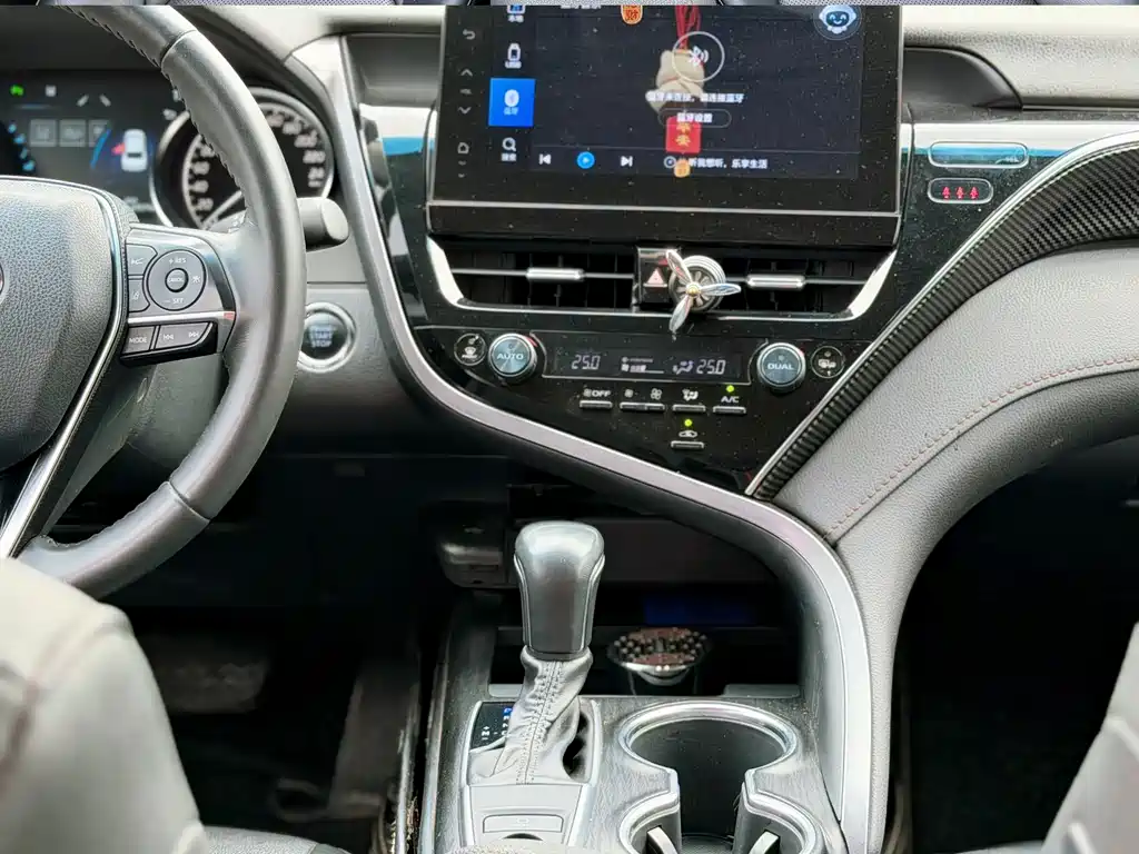 Toyota Camry 2023 — фото 15