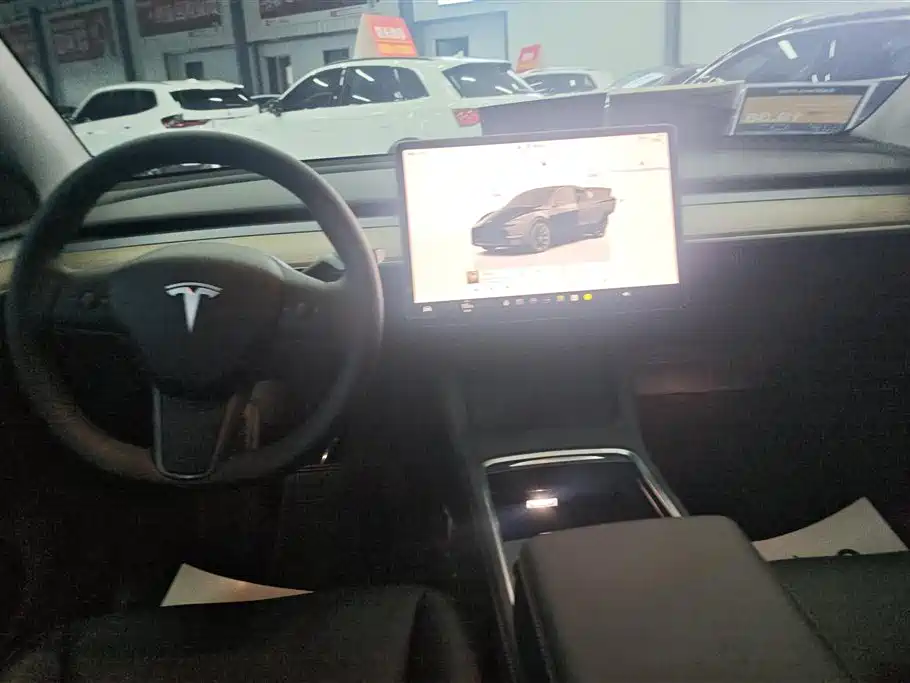 Tesla Model Y 2023 — фото 12