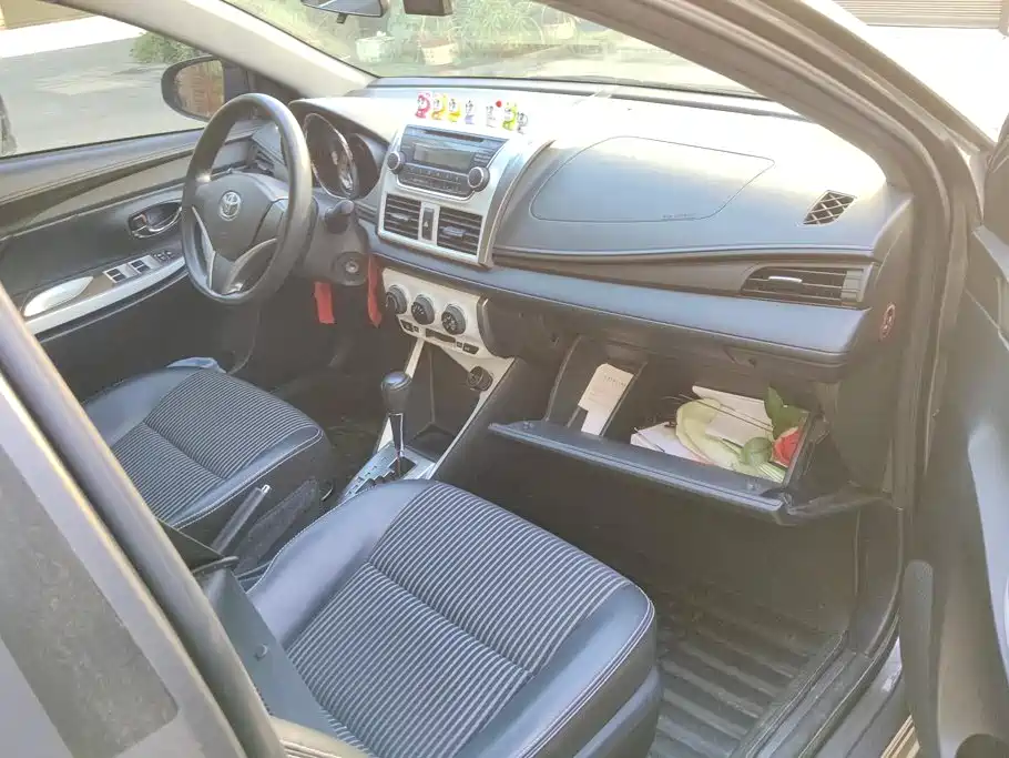 Toyota Yaris L 2015 — фото 8