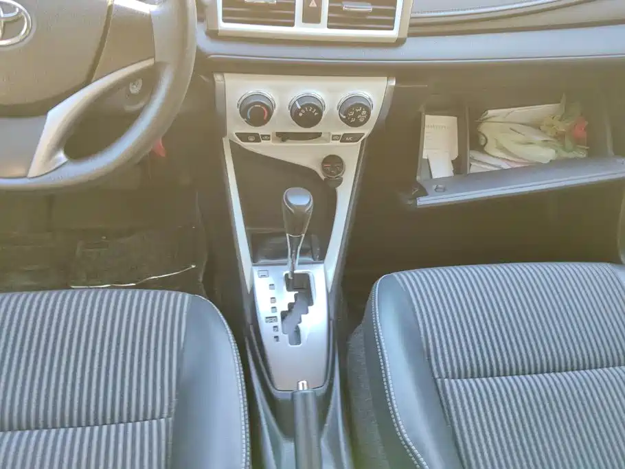 Toyota Yaris L 2015 — фото 16