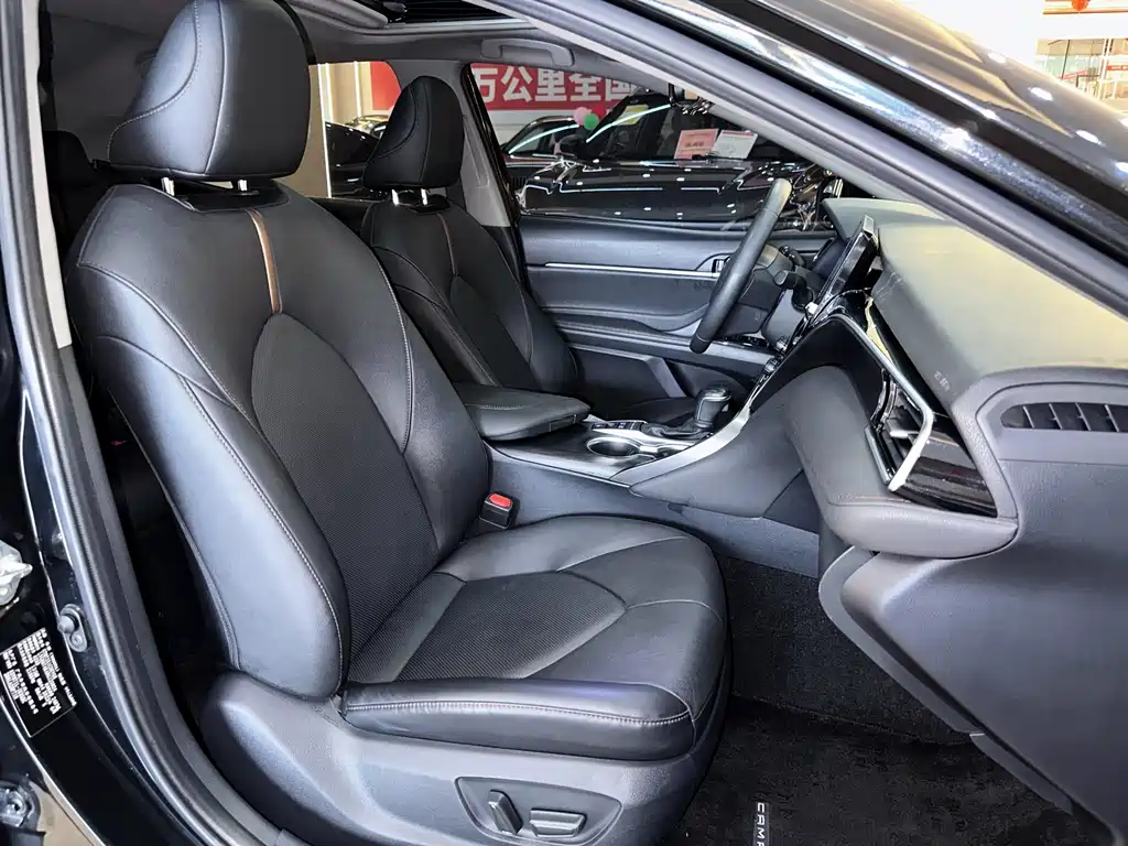 Toyota Camry 2022 — фото 13