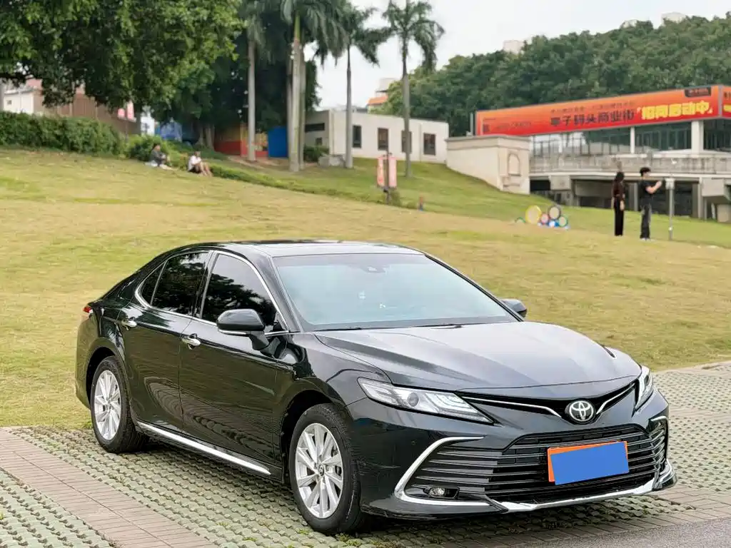 Toyota Camry 2023 — фото 3