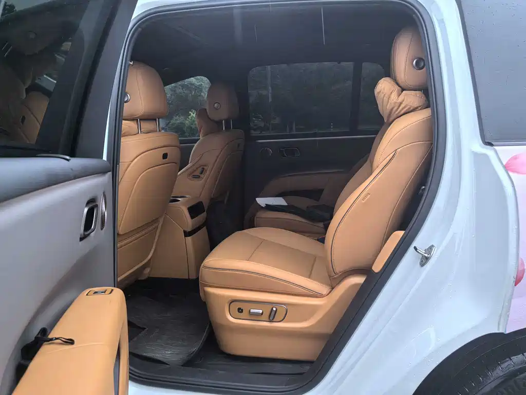 Li Auto i8 2025 — фото 15