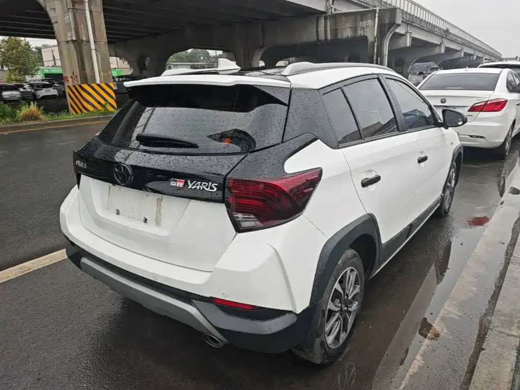 Toyota Yaris L 2021