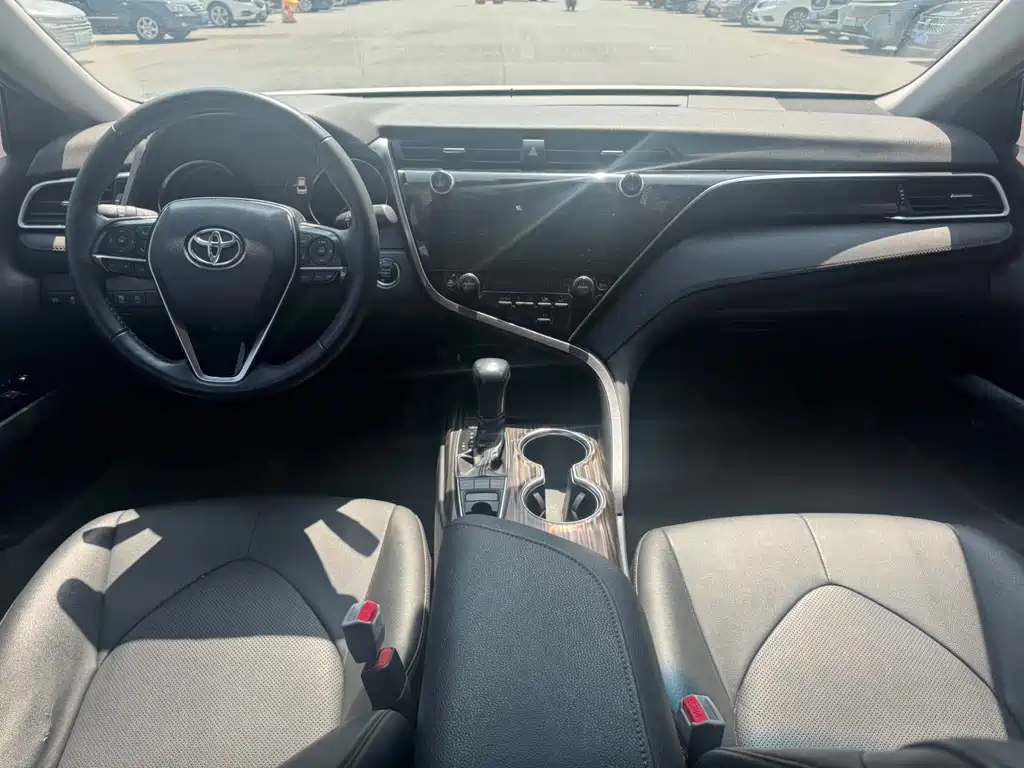Toyota Camry 2021 — фото 6