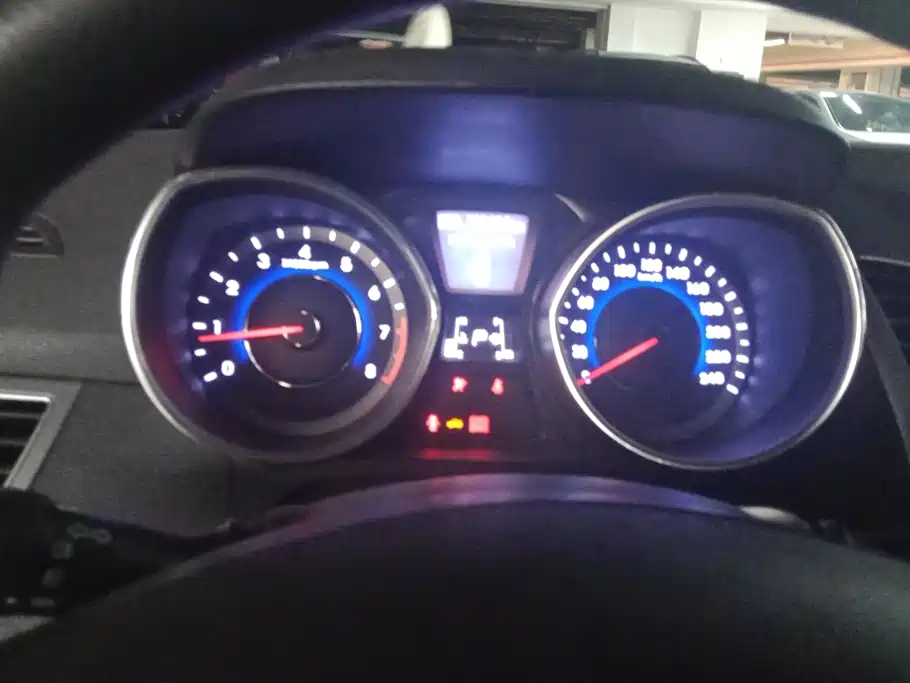 Hyundai Elantra 2015 — фото 14
