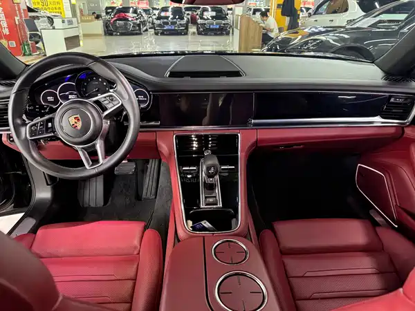 Porsche Panamera 2021
