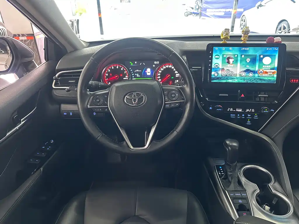 Toyota Camry 2023 — фото 10