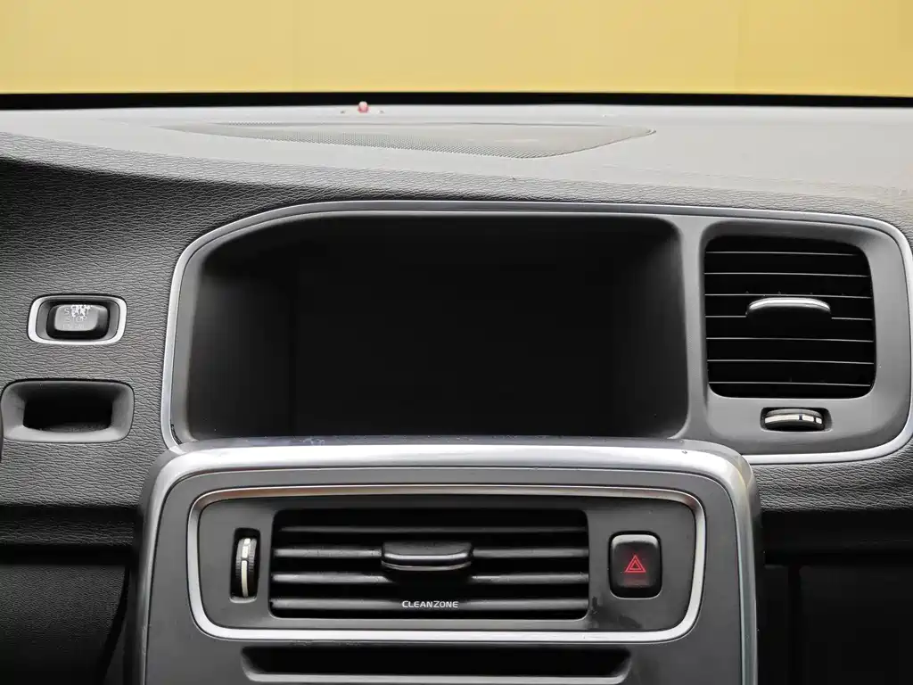 Volvo S60 2018 — фото 15
