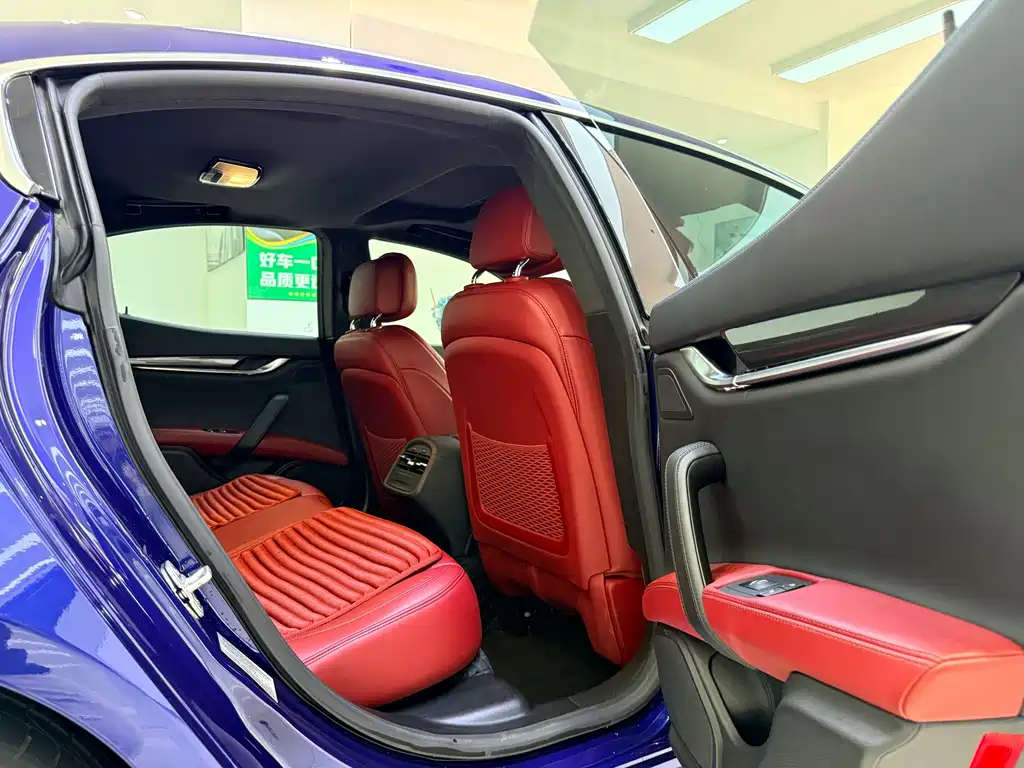 Maserati Ghibli 2018 — фото 10