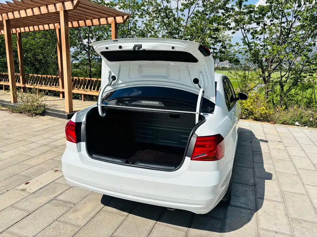 Volkswagen Jetta 2019 — фото 11