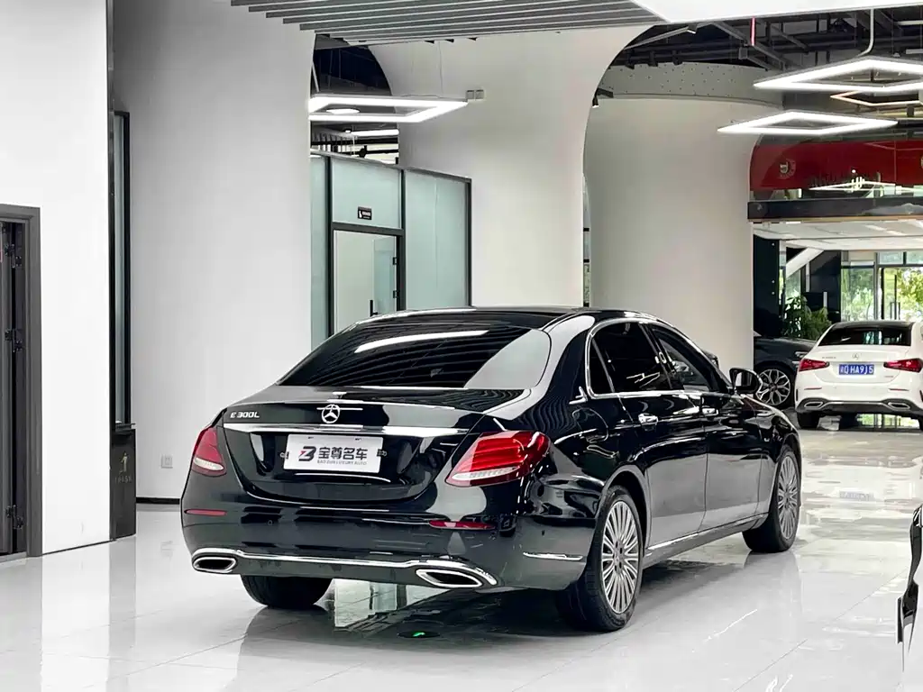 Mercedes-Benz E-Class 2020 — фото 18