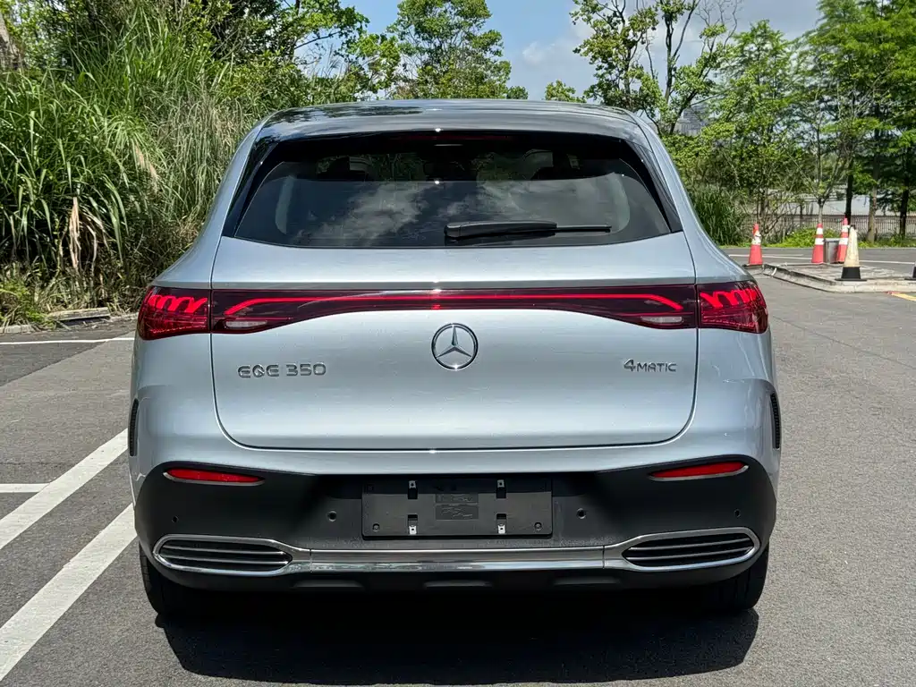 Mercedes-Benz EQE SUV 2023 — фото 17