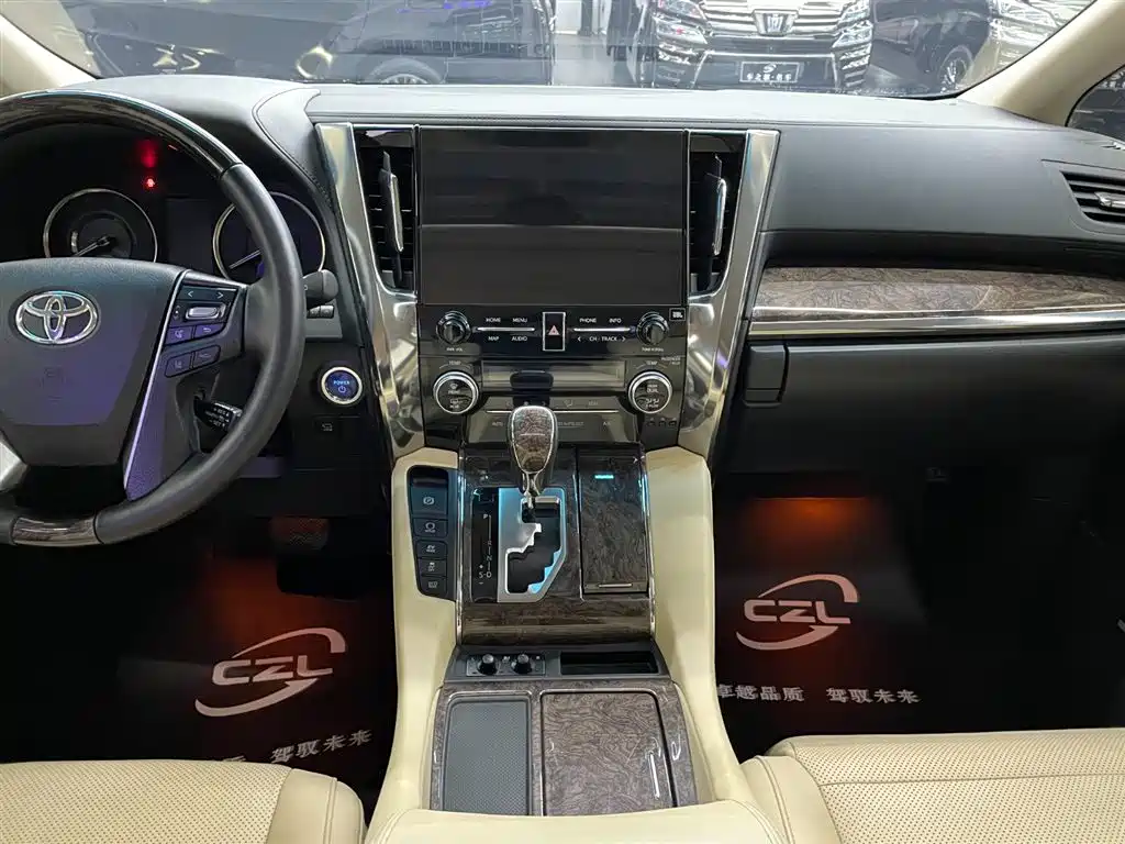 Toyota Alphard 2020 — фото 11