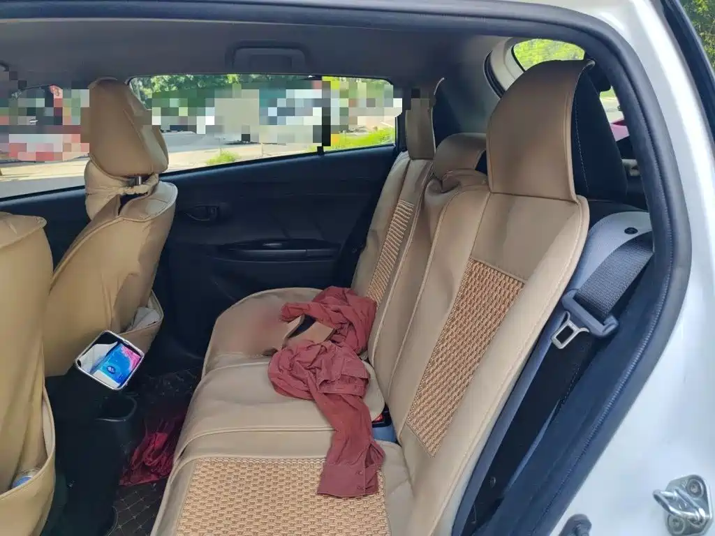 Toyota Yaris L 2023 — фото 15