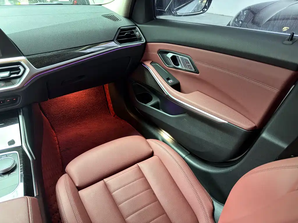 BMW 3 Series 2019 — фото 10