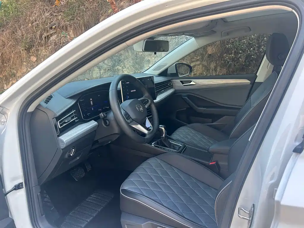 Volkswagen Sagitar 2024