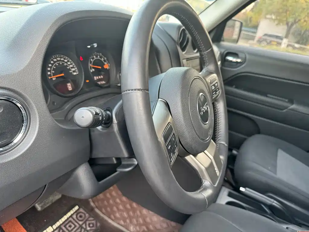 Jeep Patriot 2014 — фото 18