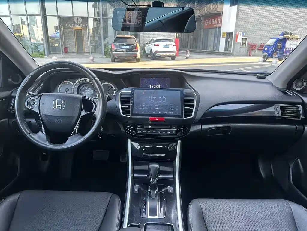 Honda Accord 2018 — фото 7
