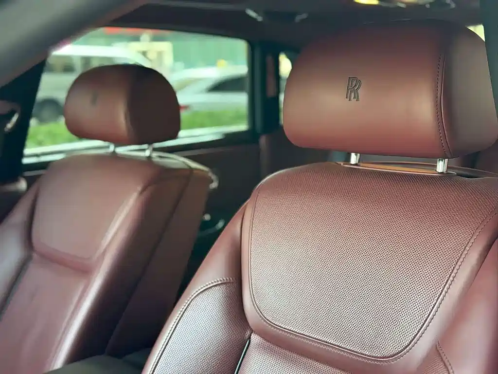 Rolls-Royce Ghost 2019 — фото 18