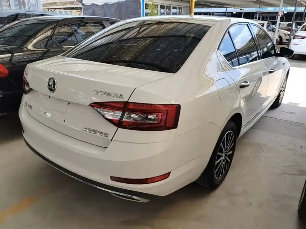 Skoda Octavia 2018 — фото 7