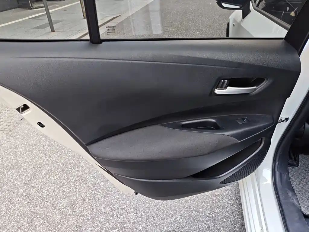 Toyota Corolla 2025 — фото 11