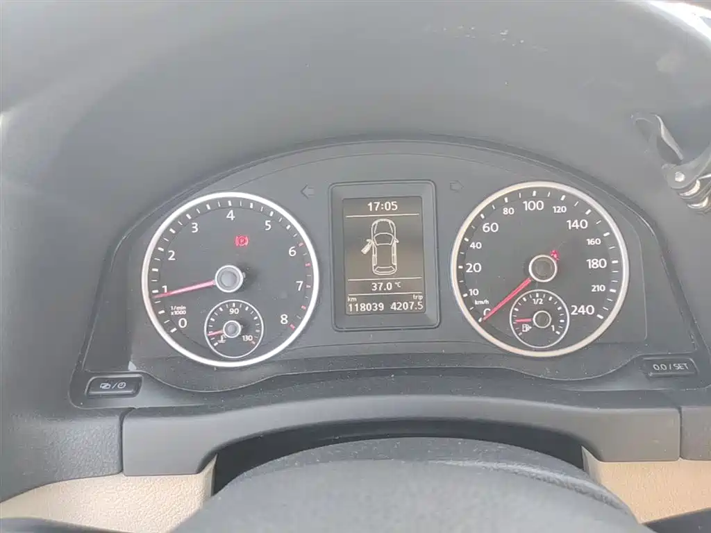 Volkswagen Tiguan 2015 — фото 12