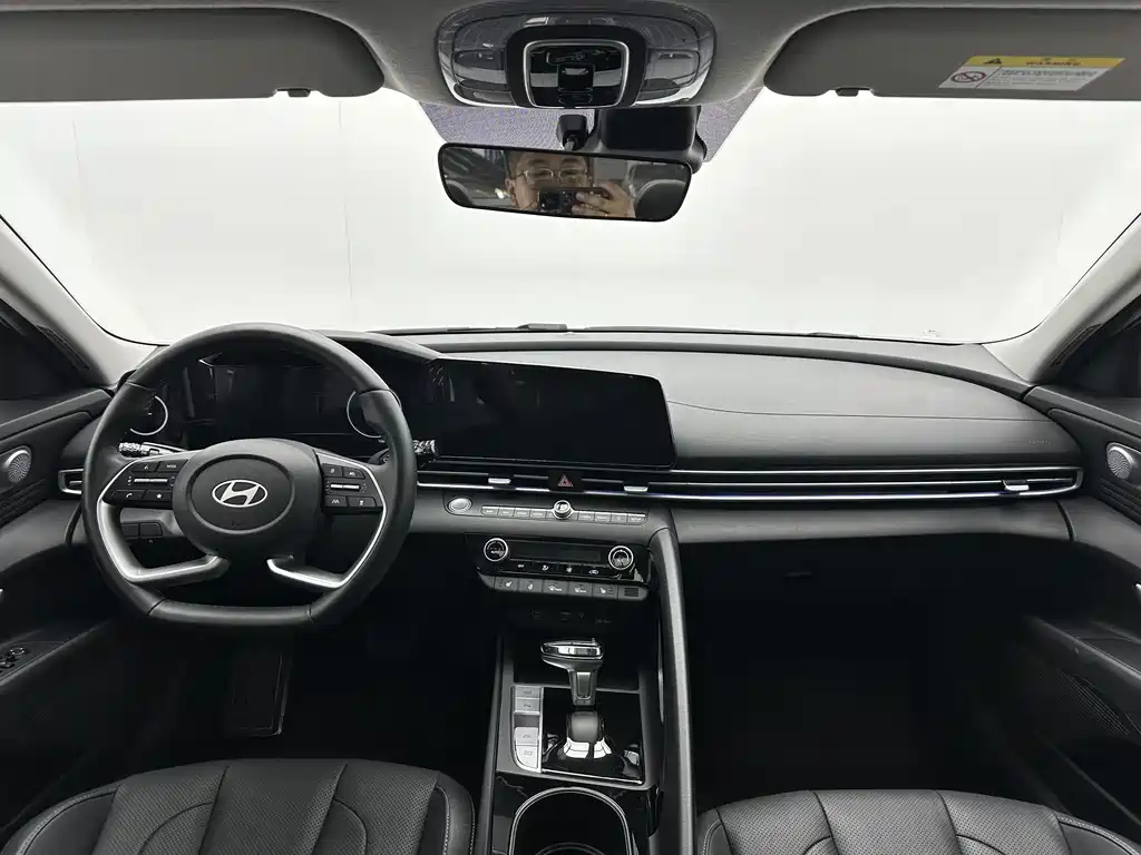 Hyundai Elantra 2023