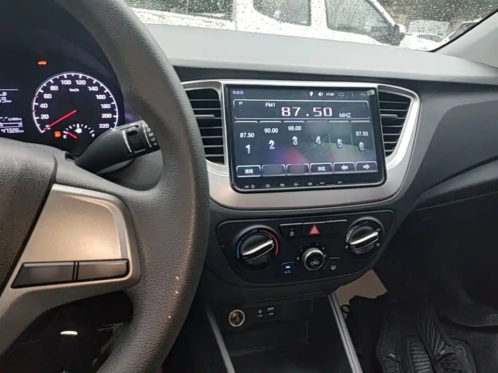Hyundai Verna 2017 — фото 10