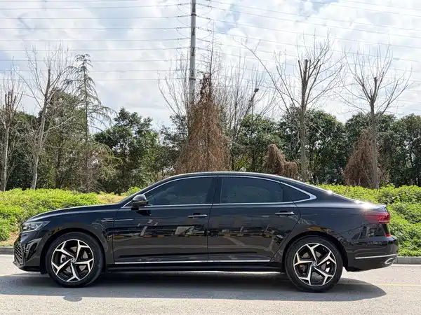 Volkswagen Passat 2024