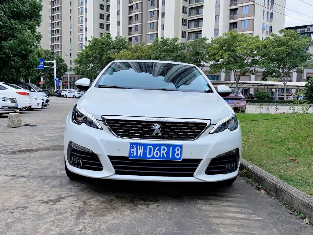 Peugeot 308 2018 — фото 2