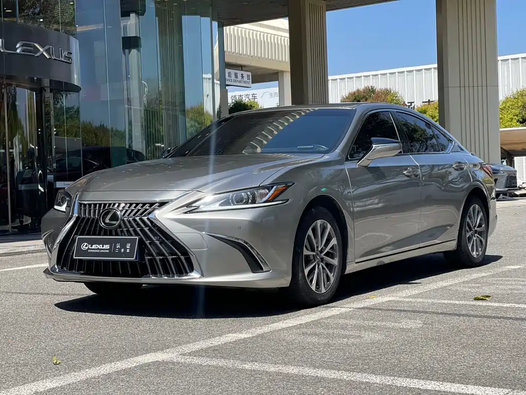 Lexus ES 2023 — фото 1