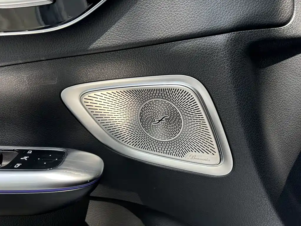 Mercedes-Benz C-Class 2025 — фото 9