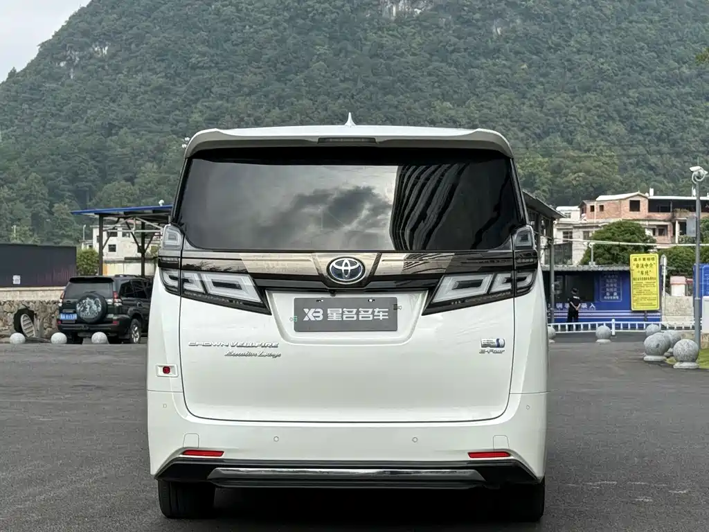 Toyota Vellfire 2023 — фото 15