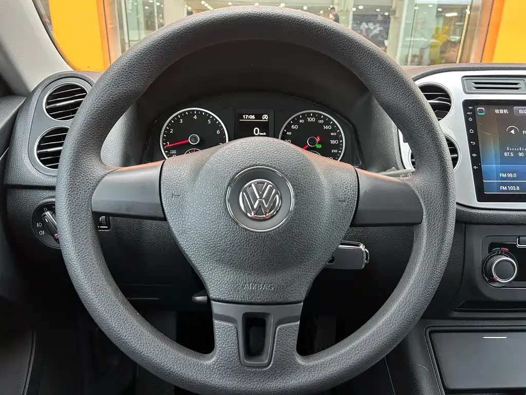 Volkswagen Tiguan 2017 — фото 27