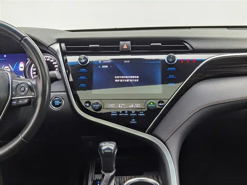 Toyota Camry 2020 — фото 12