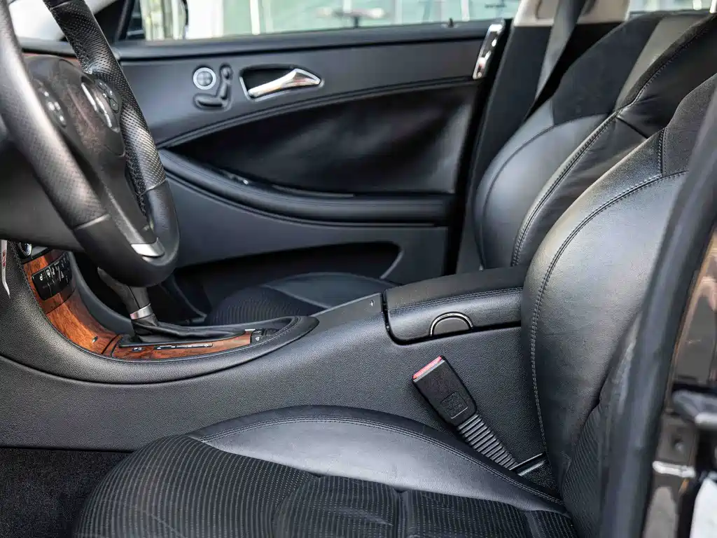 Mercedes-Benz CLS AMG 2010 — фото 11
